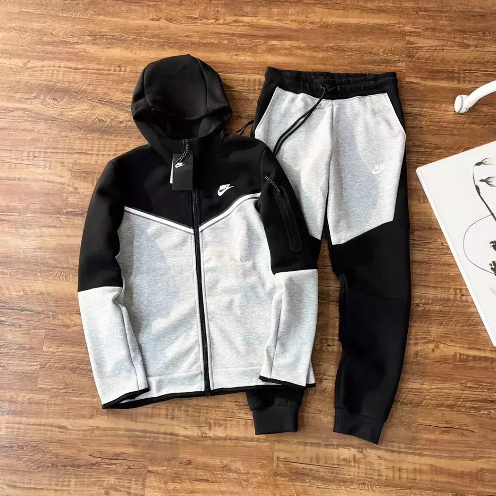 Nike Tech Black White (IM)